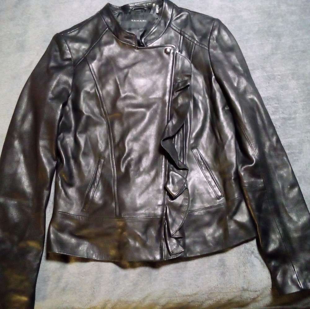 TAHARI Medium Black